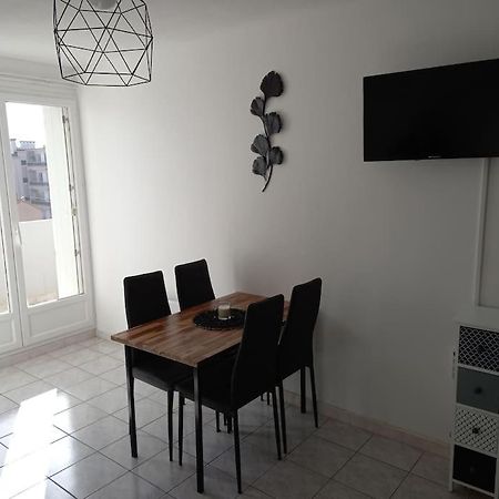 Appart 2/4 Pers Proche Centre Avec Balcon, Parking Narbonne Exteriér fotografie