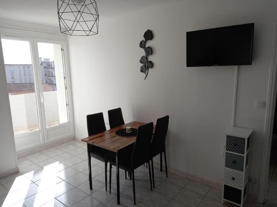 Appart 2/4 Pers Proche Centre Avec Balcon, Parking Narbonne Exteriér fotografie